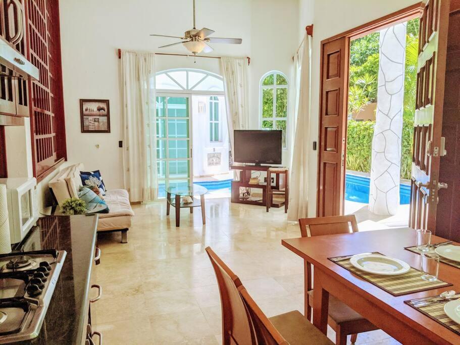 Nhà nghỉ 9br 6ba Large Groups! Location In Town Walk To Beach, 5th Ave Cozumel Ferry, Shopping, Nightlife! Roof Plunge Pool!! Castillo Playacar Fase 1 25max *