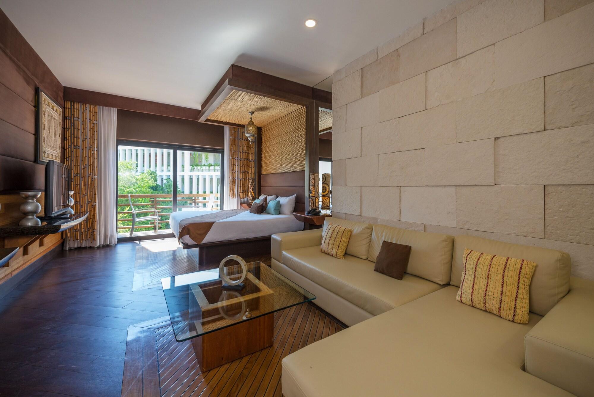La Divina By Aldea Thai Hotel 4*