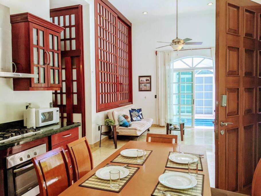 Nhà nghỉ 9br 6ba Large Groups! Location In Town Walk To Beach, 5th Ave Cozumel Ferry, Shopping, Nightlife! Roof Plunge Pool!! Castillo Playacar Fase 1 25max
