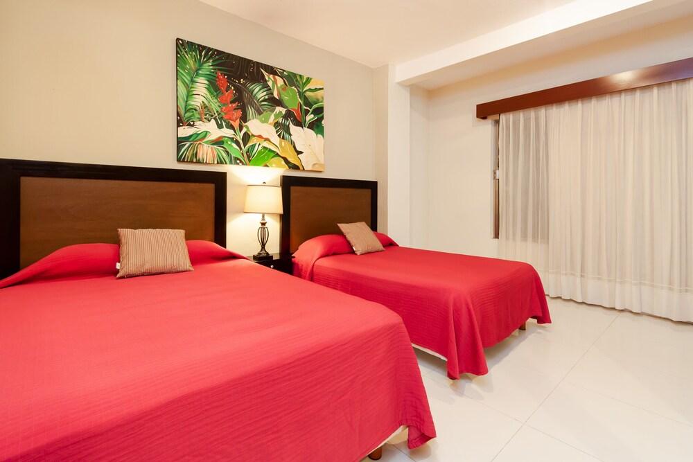Encanto Riviera Apartahotel