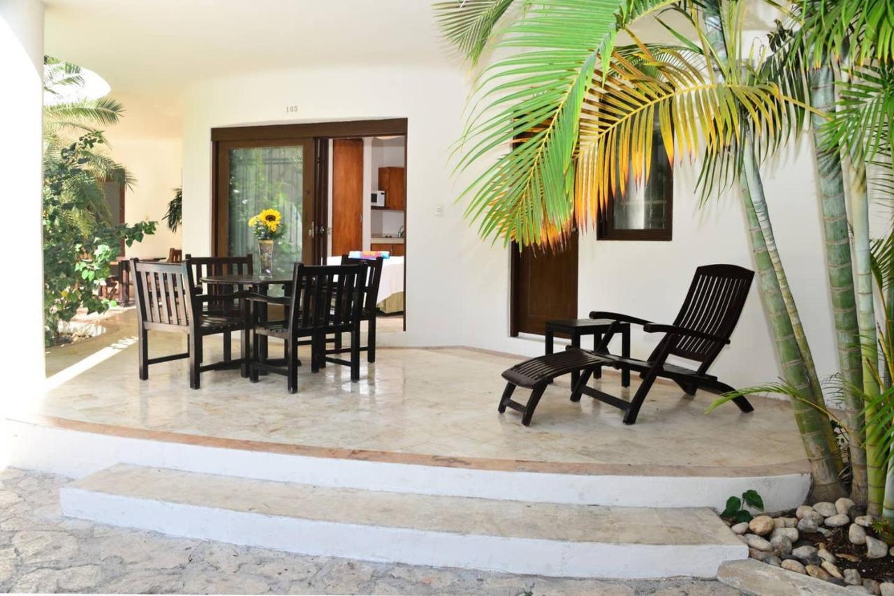 Blue Palms Suites, Pool Onsite, Steps To The & 5th Ave