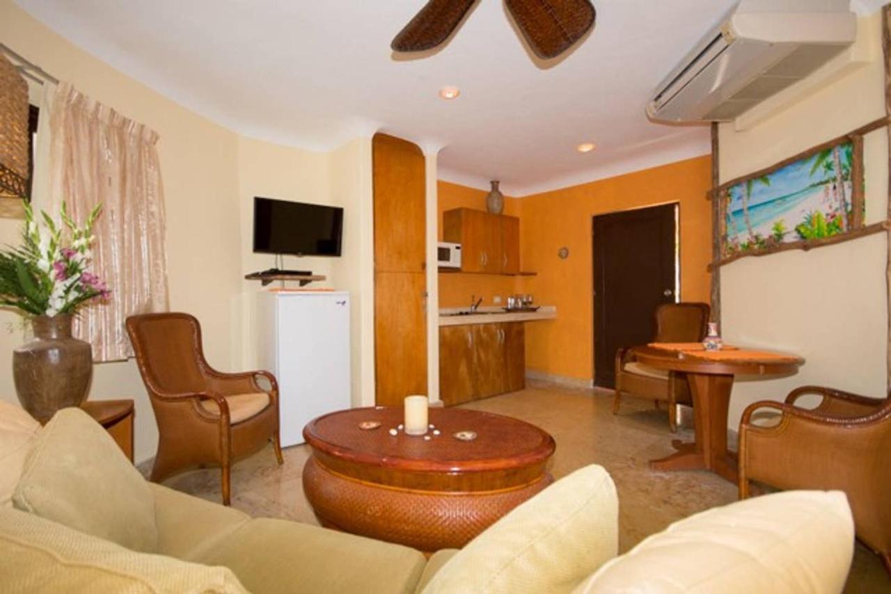 Blue Palms Suites, Pool Onsite, Steps To The & 5th Ave Playa del Carmen