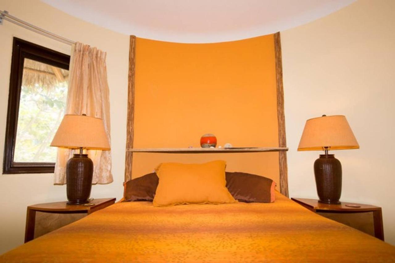 Blue Palms Suites, Pool Onsite, Steps To The & 5th Ave Apartment