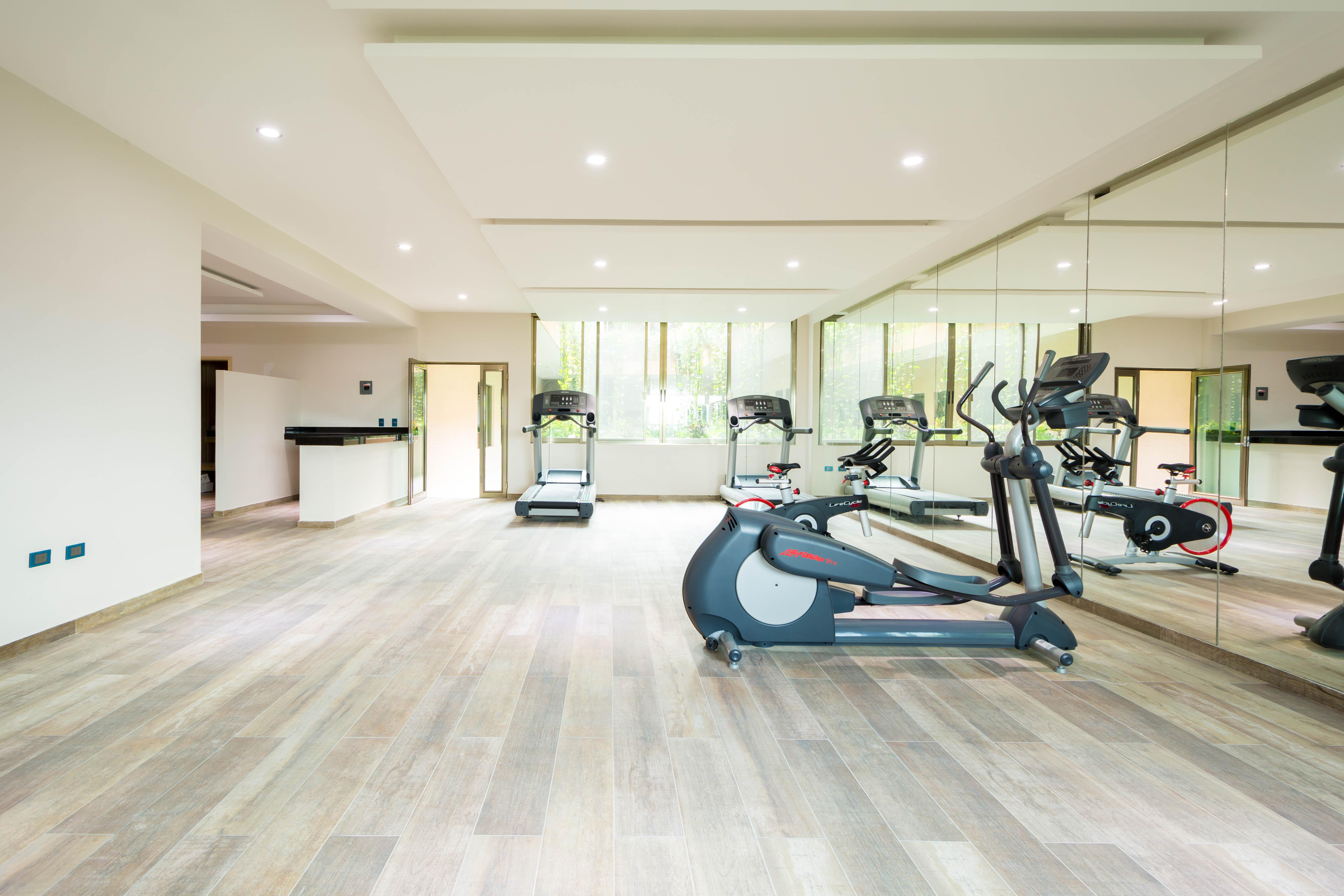 Palmarena & Residences - Long Comfort With Parking, Sauna, Gym & Pool - Steps From 5th Avenue Playa del Carmen