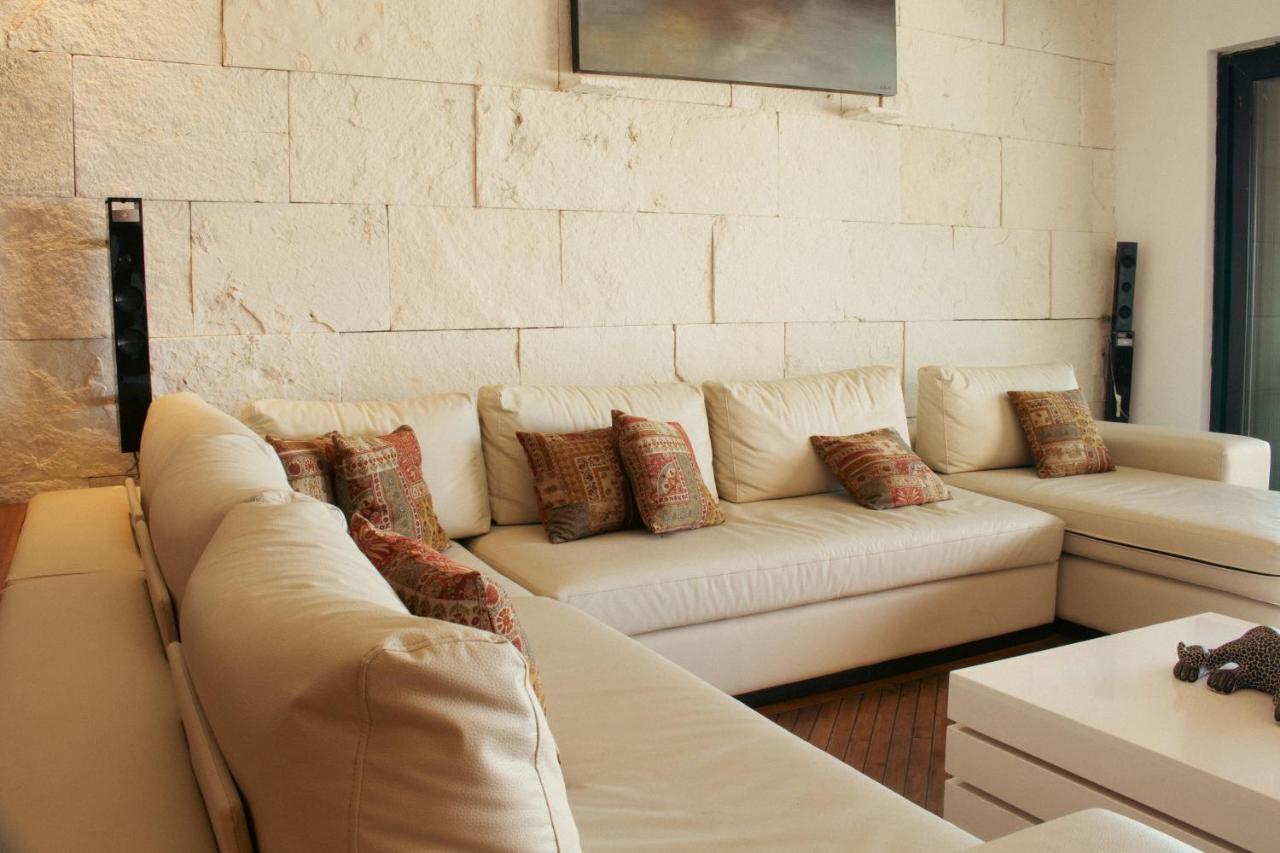 Aldea Thai Beachfront Apartment
