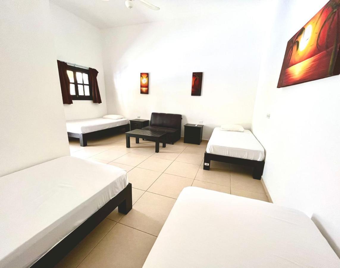 We Playa Hostal *