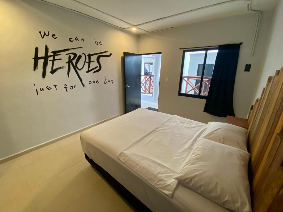 Hostel Why Not Rooftop Party
