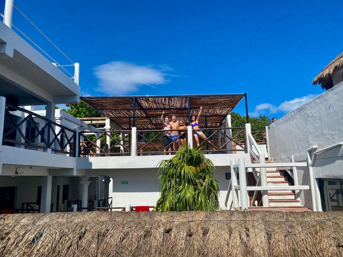 Hostel Why Not Rooftop Party Playa del Carmen
