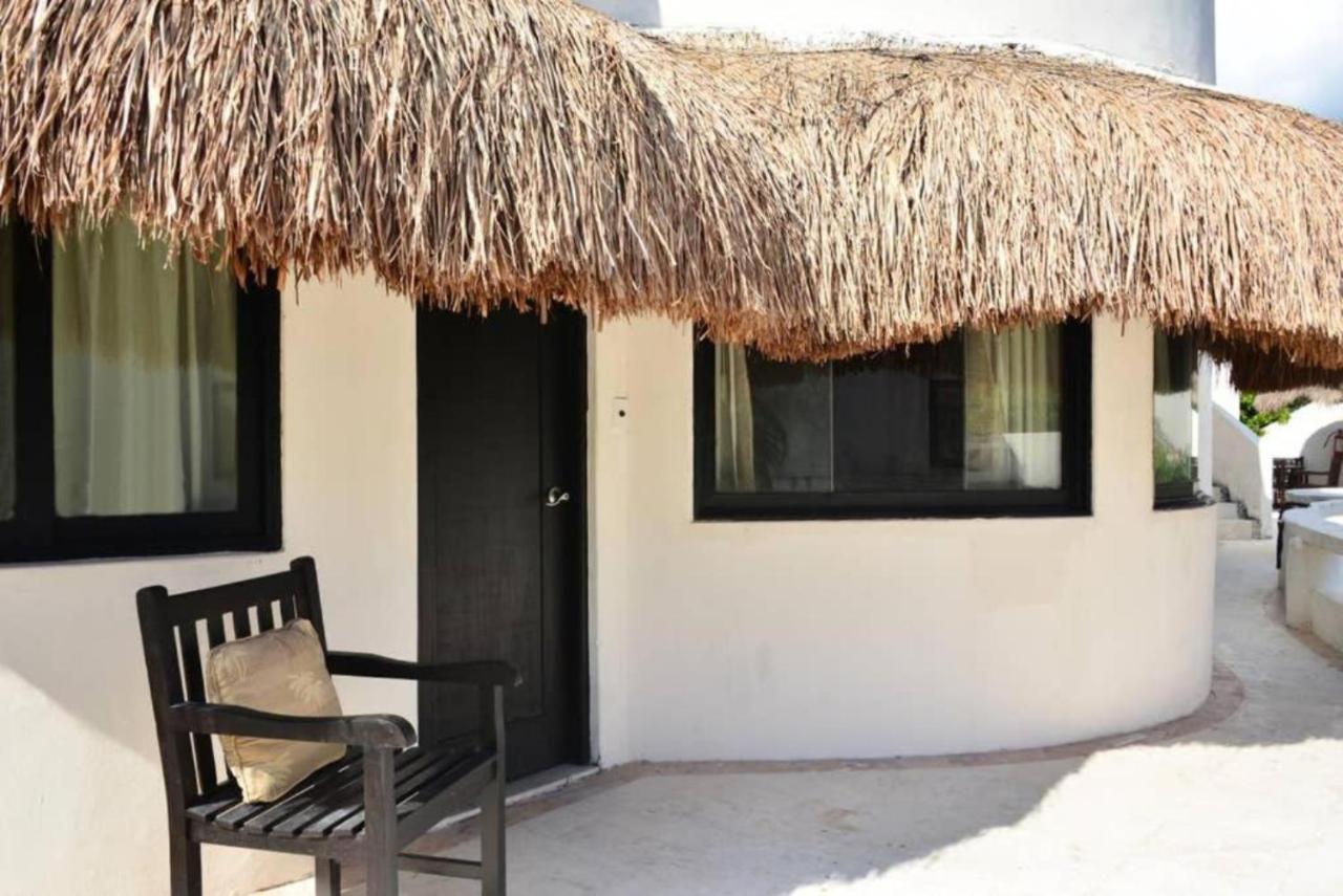 Blue Palms Suites, Pool Onsite, Steps To The & 5th Ave Apartment *