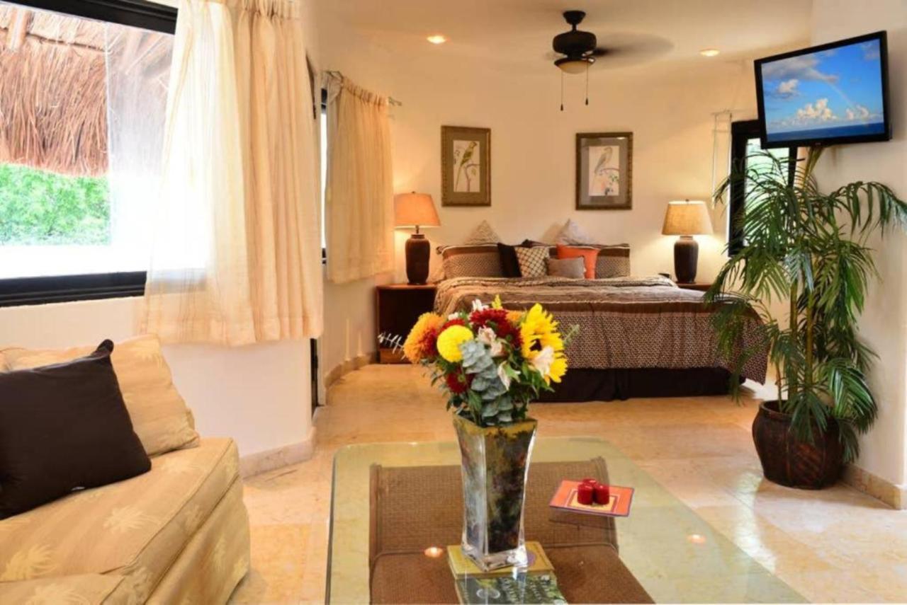 Blue Palms Suites, Pool Onsite, Steps To The & 5th Ave *