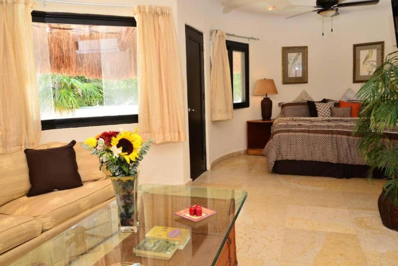 Blue Palms Suites, Pool Onsite, Steps To The & 5th Ave Apartment *
