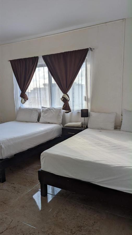 Khách sạn Playa Suites 3*