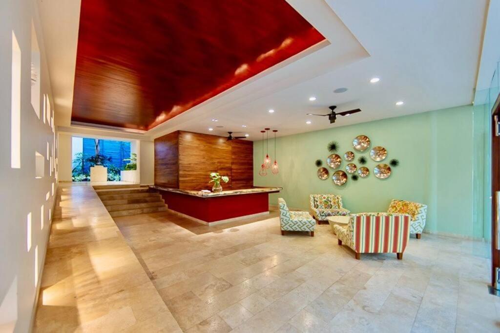 Luxury Between 5th Avenue And The *