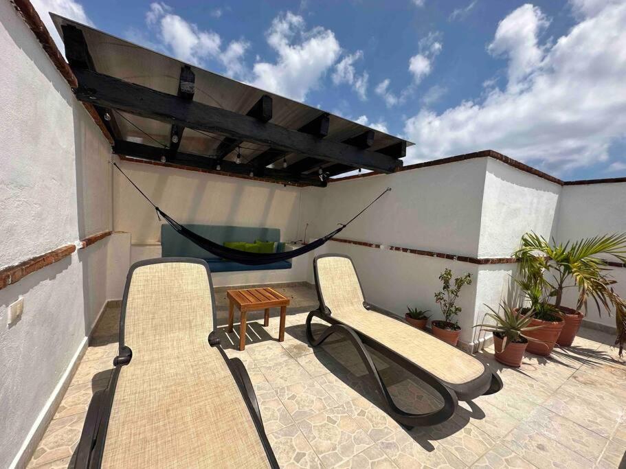 G302 - Perfectly Located Penthouse With Heated Pool! Apartamento *