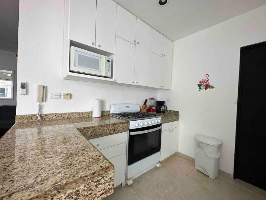 Apartamento G302 - Perfectly Located Penthouse With Heated Pool! *
