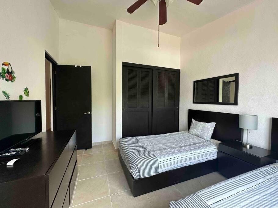 Apartamento G302 - Perfectly Located Penthouse With Heated Pool!