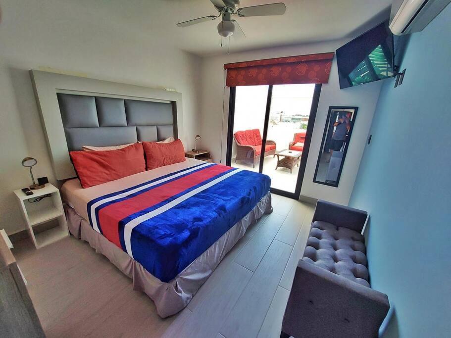 Vip! Pent-house With Your Private Pool & Chairs 2 Bedrooms Apartment *