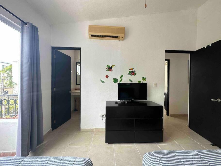 Apartamento G302 - Perfectly Located Penthouse With Heated Pool! *
