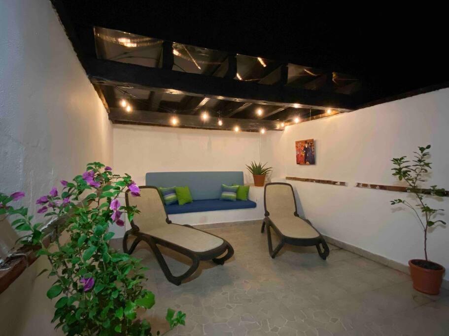 G302 - Perfectly Located Penthouse With Heated Pool! Apartamento *