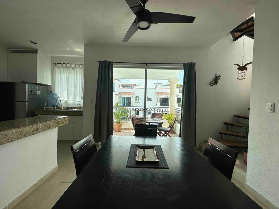 G302 - Perfectly Located Penthouse With Heated Pool! Apartamento *
