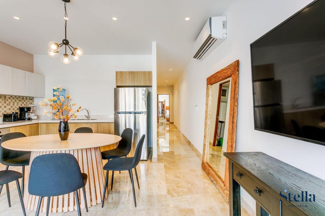 Ipana Condo, Rooftop Pools, Gym, Walk To Apartment *