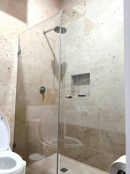 Modern Apartment/jacuzzi/sauna/pool/gym Apartamento