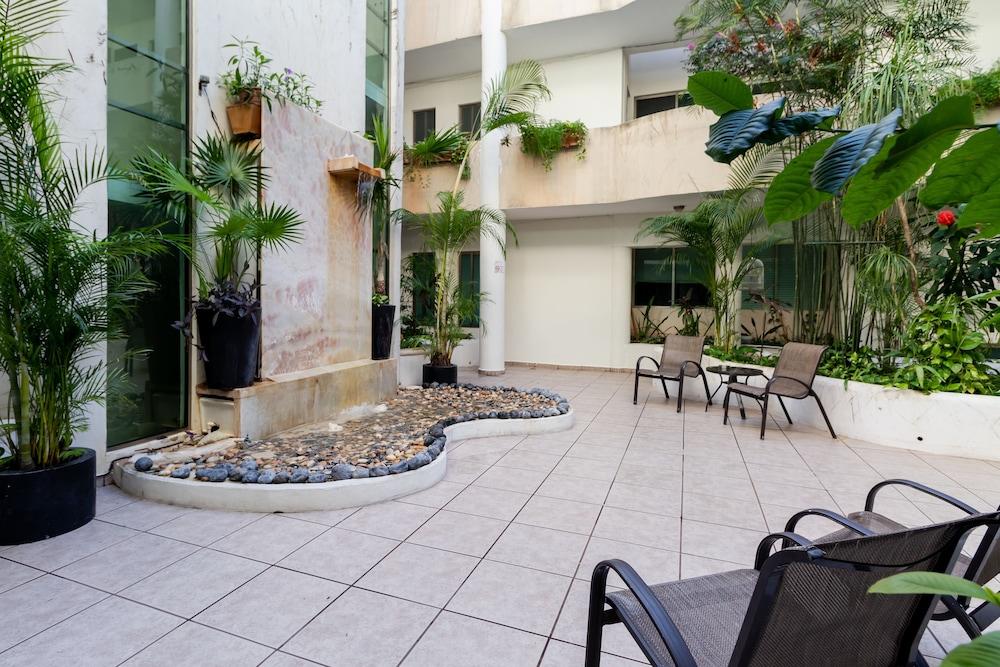 Encanto Riviera Apartahotel