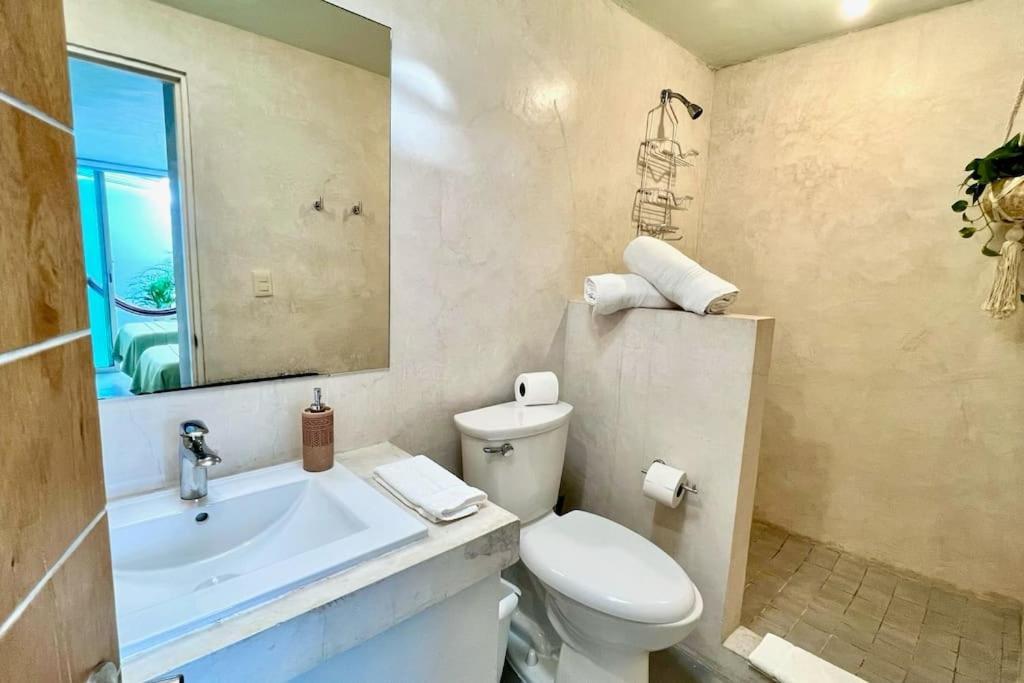 Apartment Huge Jungle Condo1 Block To 5th, Clubs & Beach