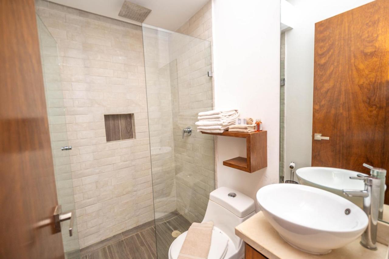 Apartment 404 Vanessa - Modern Ideal For A Couple, Centrally Located Near The Beaches