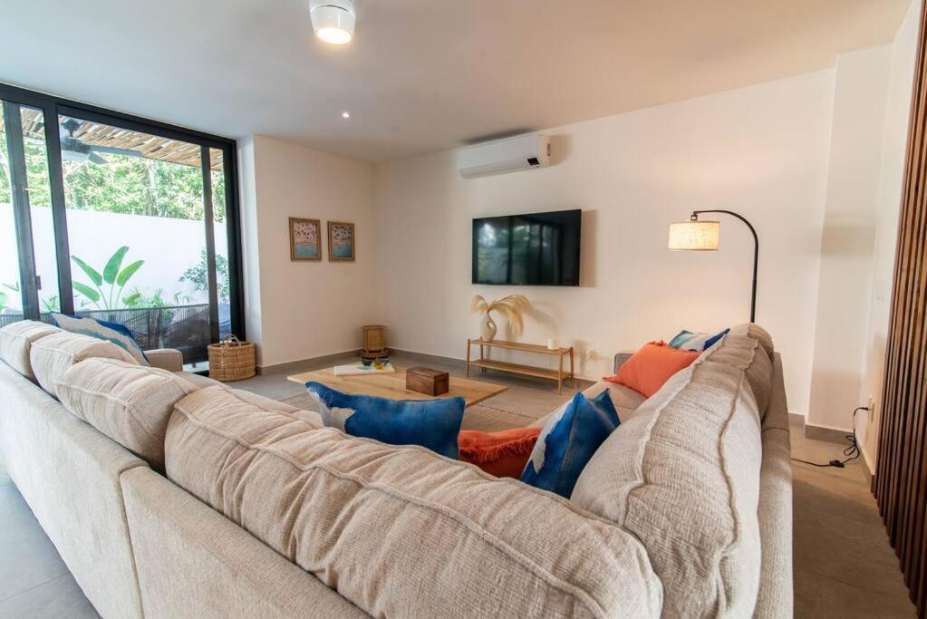 Beautiful 4br, Up To 8 Guests, Private Pool, 10 Min To Holiday home Playa del Carmen