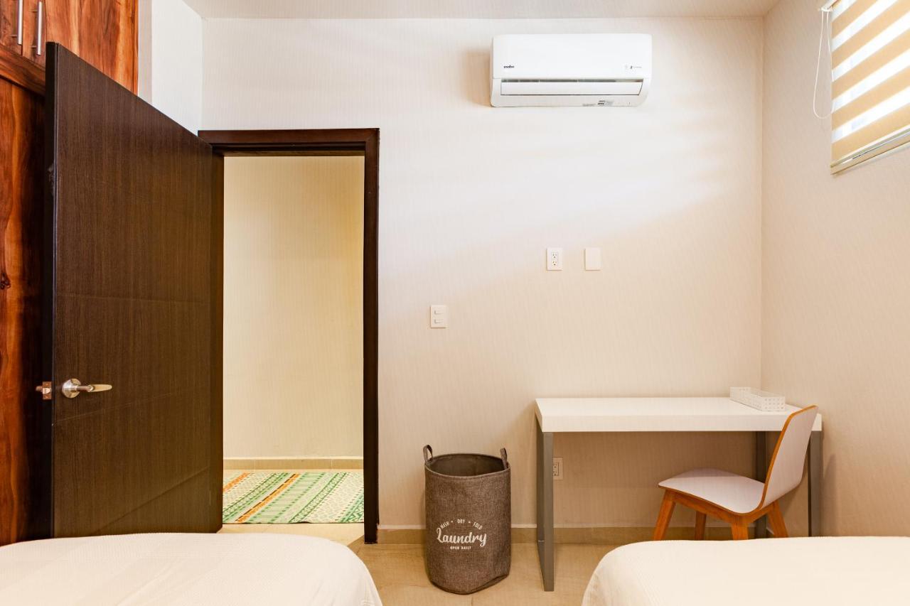 Brand New! 10min To Wifi 200mb Gym Pool Apartment Playa del Carmen