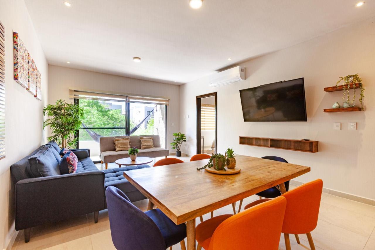 Brand New! 10min To Wifi 200mb Gym Pool Apartment *