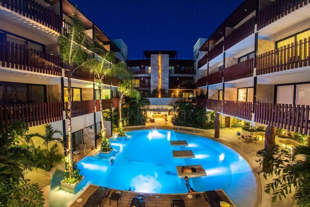 Paradise: 2 Bed 2 Bath Downtown Apartment