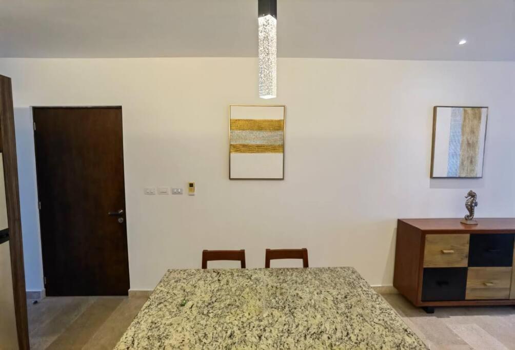 Paradise: 2 Bed 2 Bath Downtown