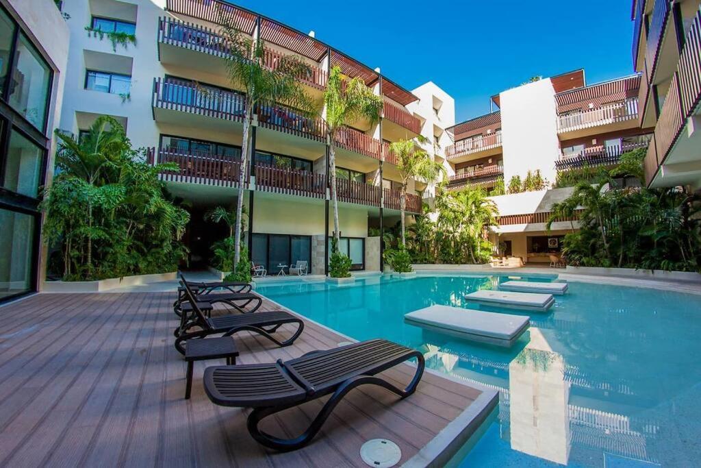Paradise: 2 Bed 2 Bath Downtown *