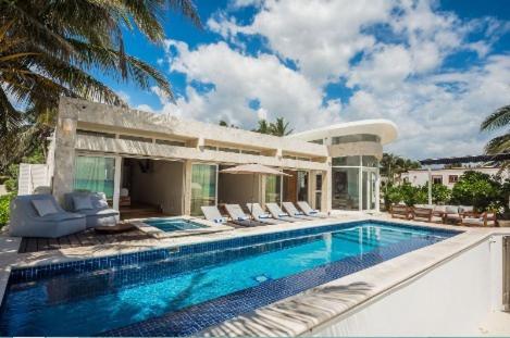 Pousada Casa De Playa- Transportation & Cooks Included!