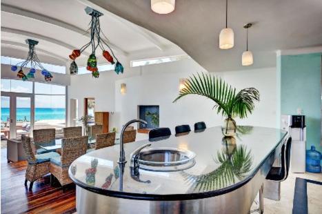Casa De Playa- Transportation & Cooks Included! Pousada *