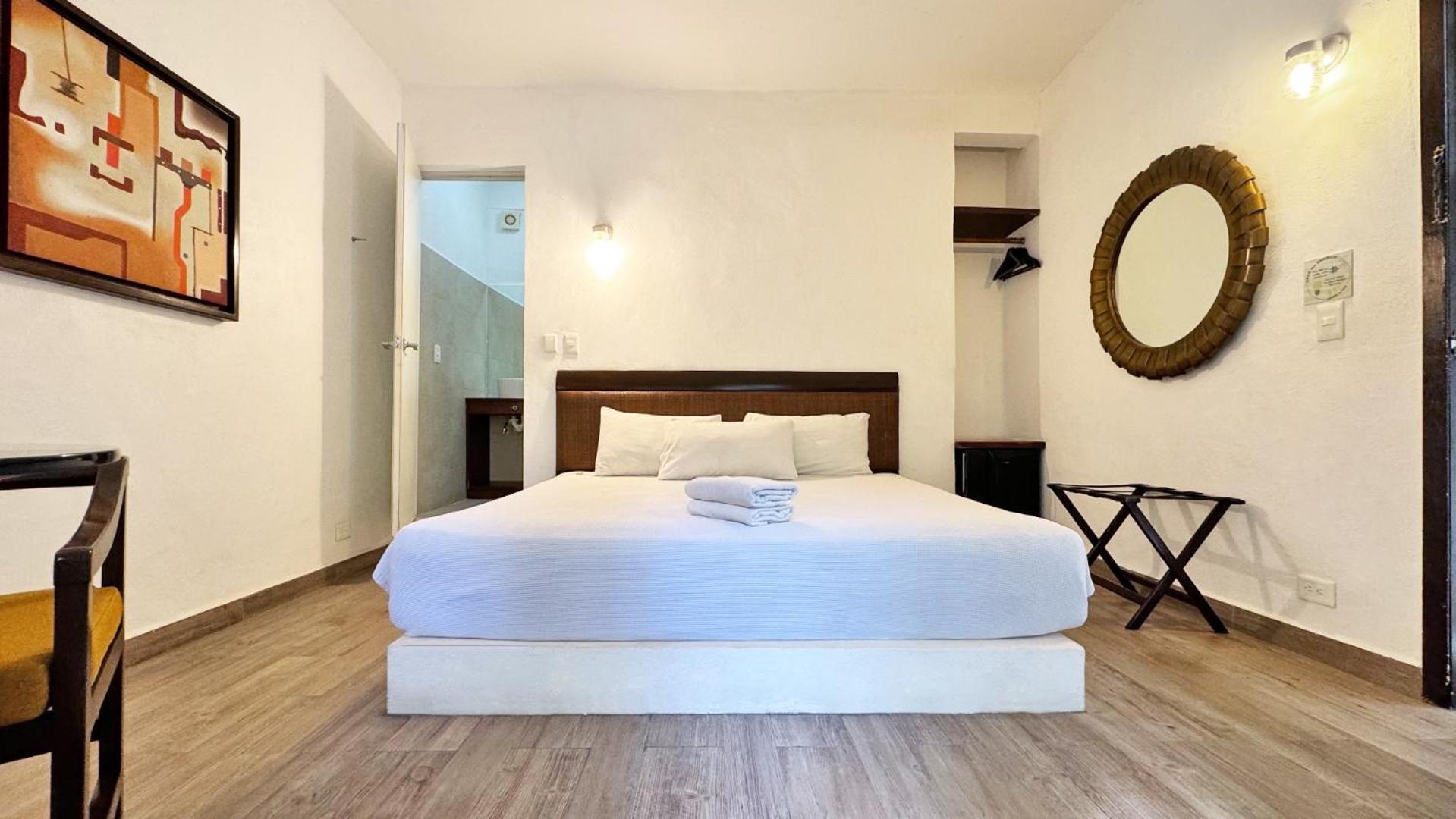 Siesta Fiesta - 5th Avenue Hotel