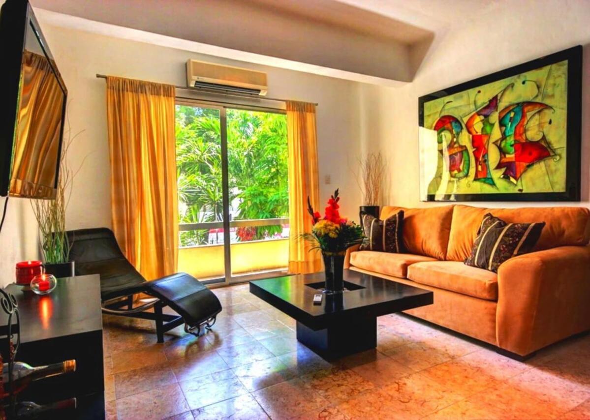 In Heart Of It All-steps To Town, Beach & 5th Ave! Playa del Carmen