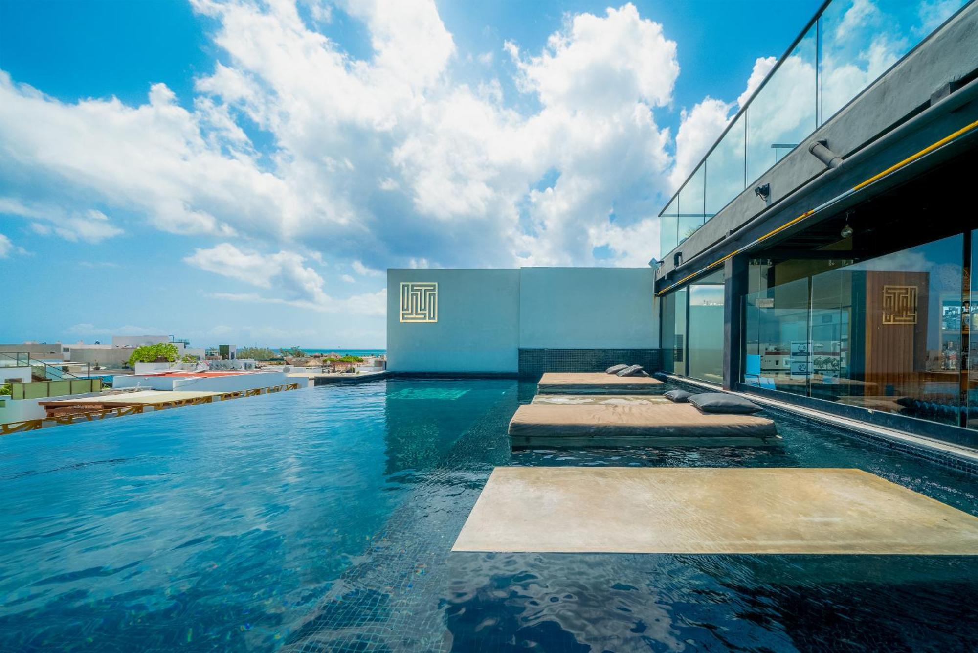 1 Bedroom With Rooftop Pool & Bar - At It Residences - Iris