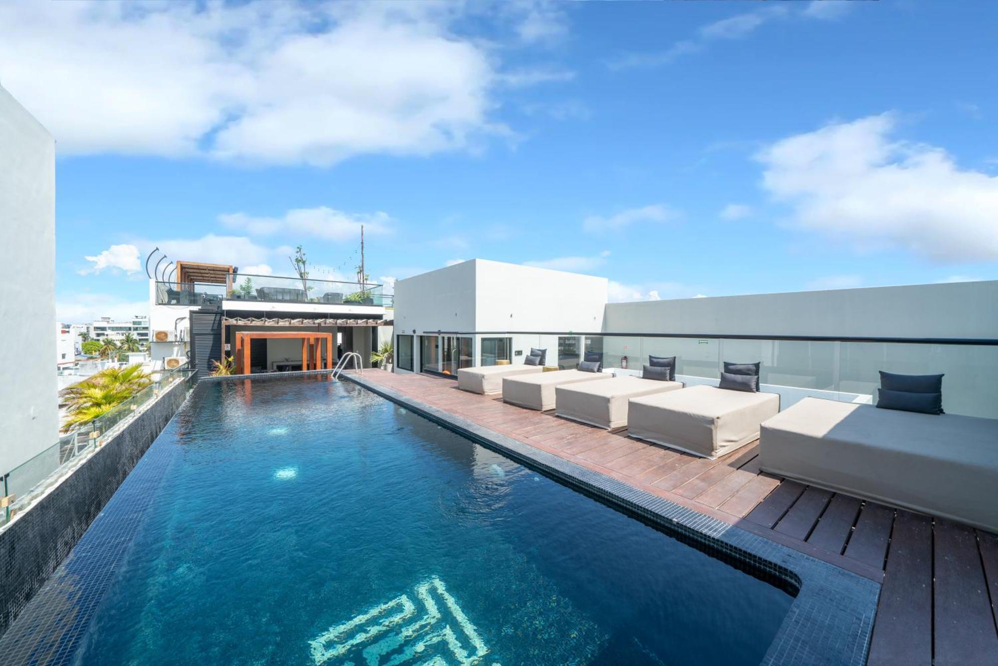 1 Bedroom With Rooftop Pool & Bar - At It Residences - Iris Apartment