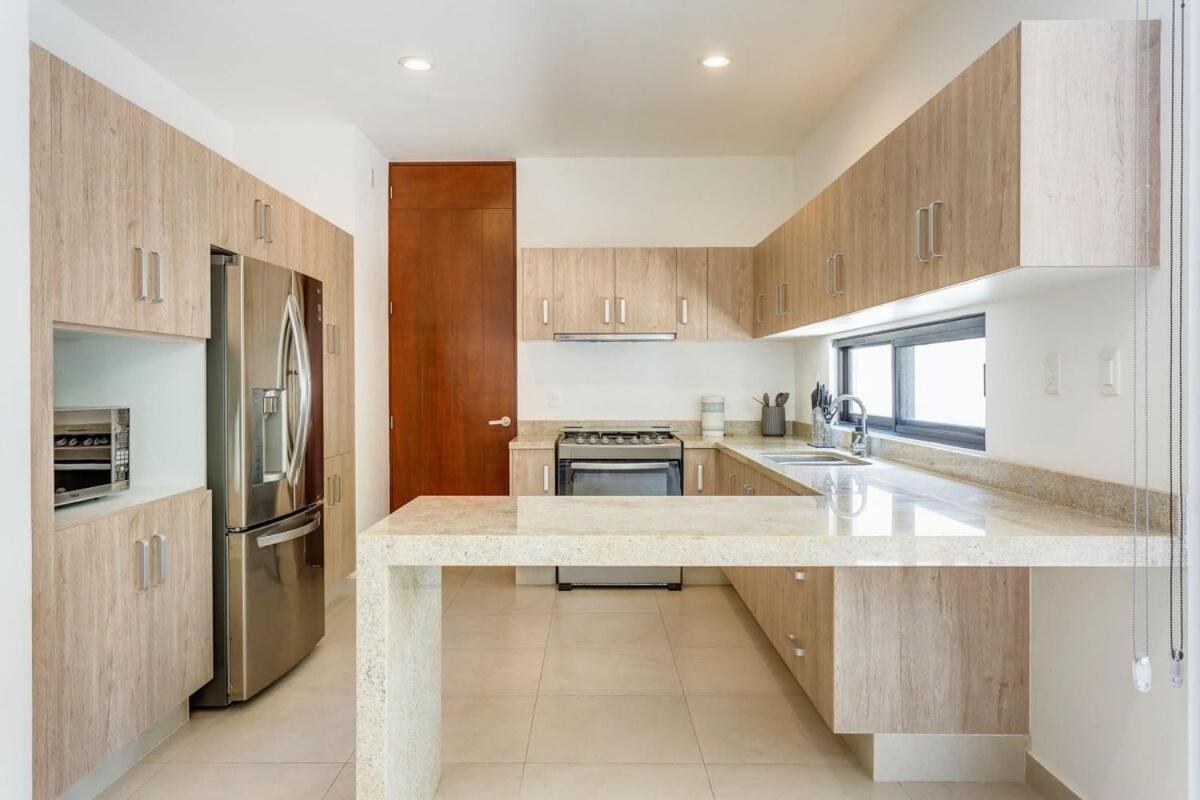 New Palmara With Pool And Paddle Court Gated Ferienhaus Playa del Carmen