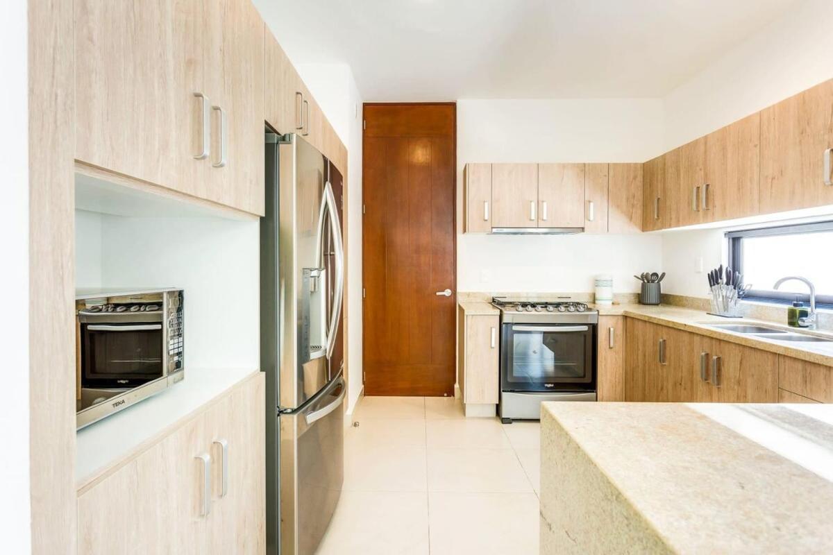 New Palmara With Pool And Paddle Court Gated Ferienhaus *
