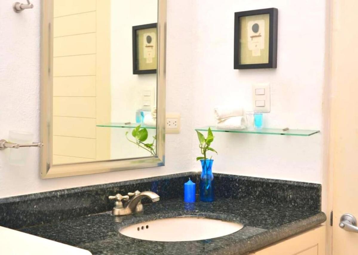 In Heart Of It All-steps To Town, Beach & 5th Ave! Apartamento *