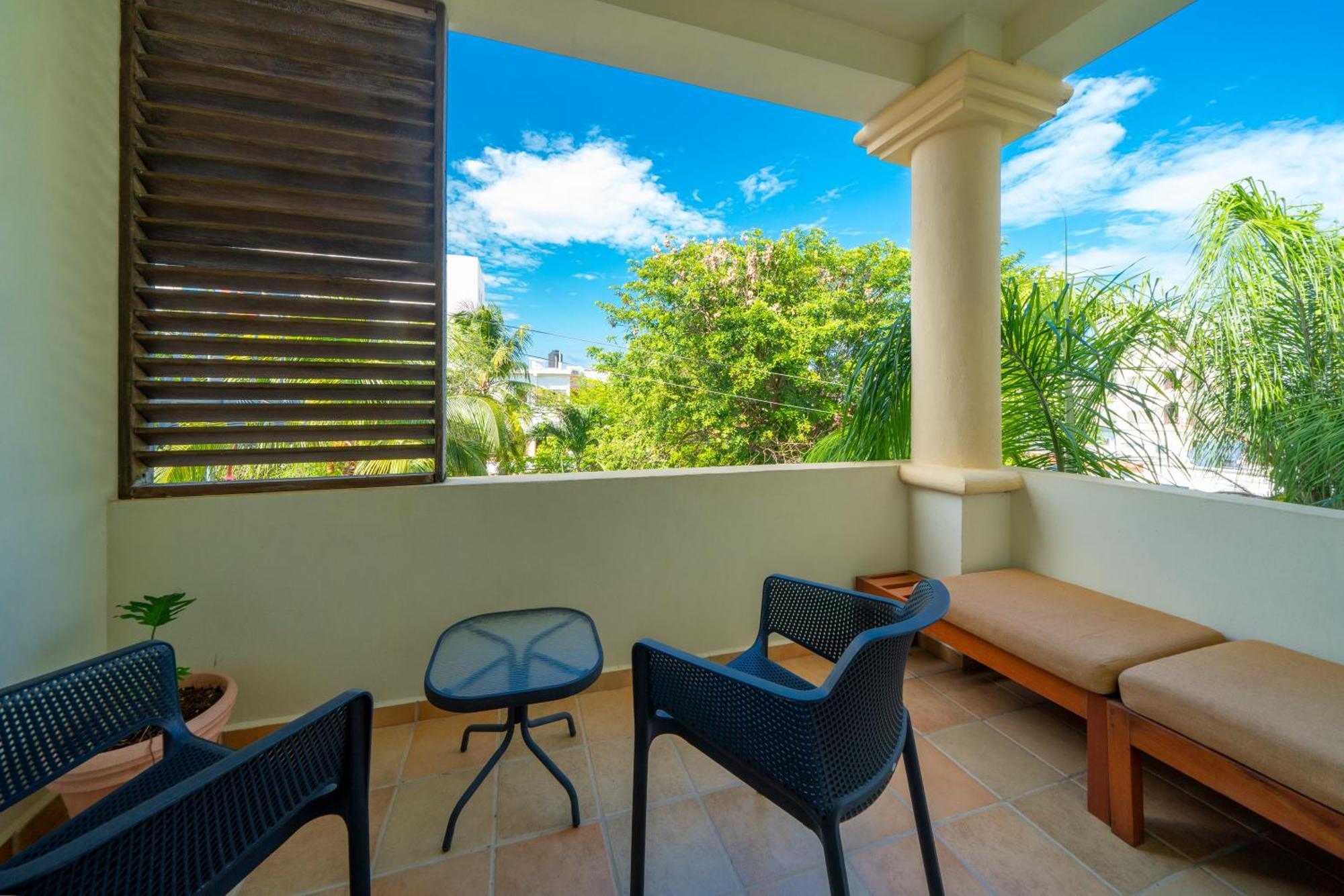 Classic On 5th Avenue , Steps From The - Mclaren Apartment Playa del Carmen