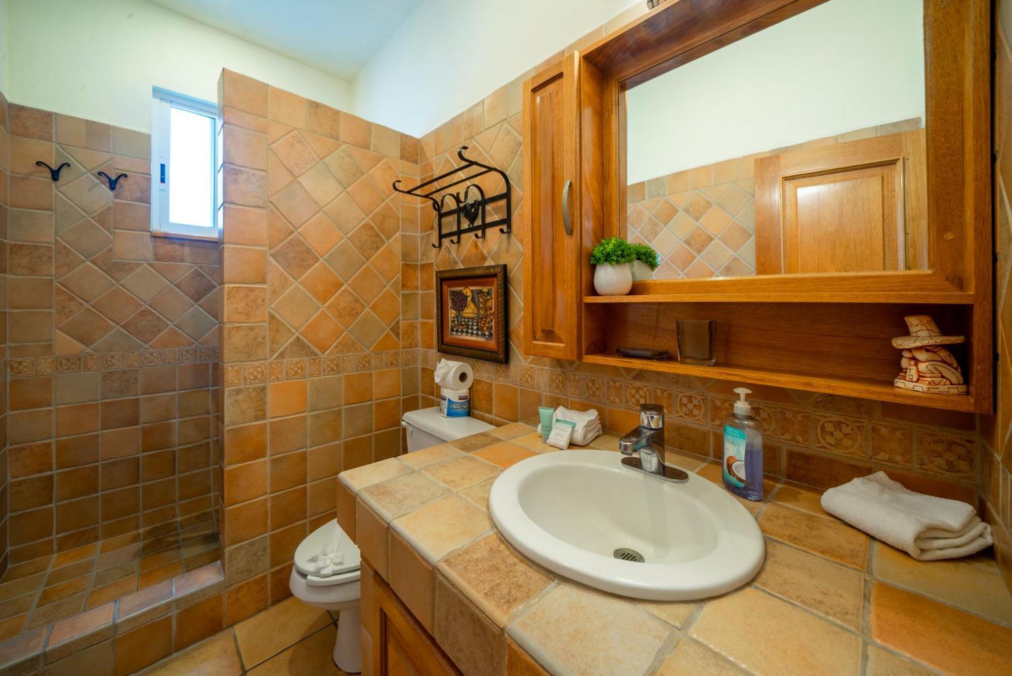 Apartment Classic On 5th Avenue , Steps From The - Mclaren *