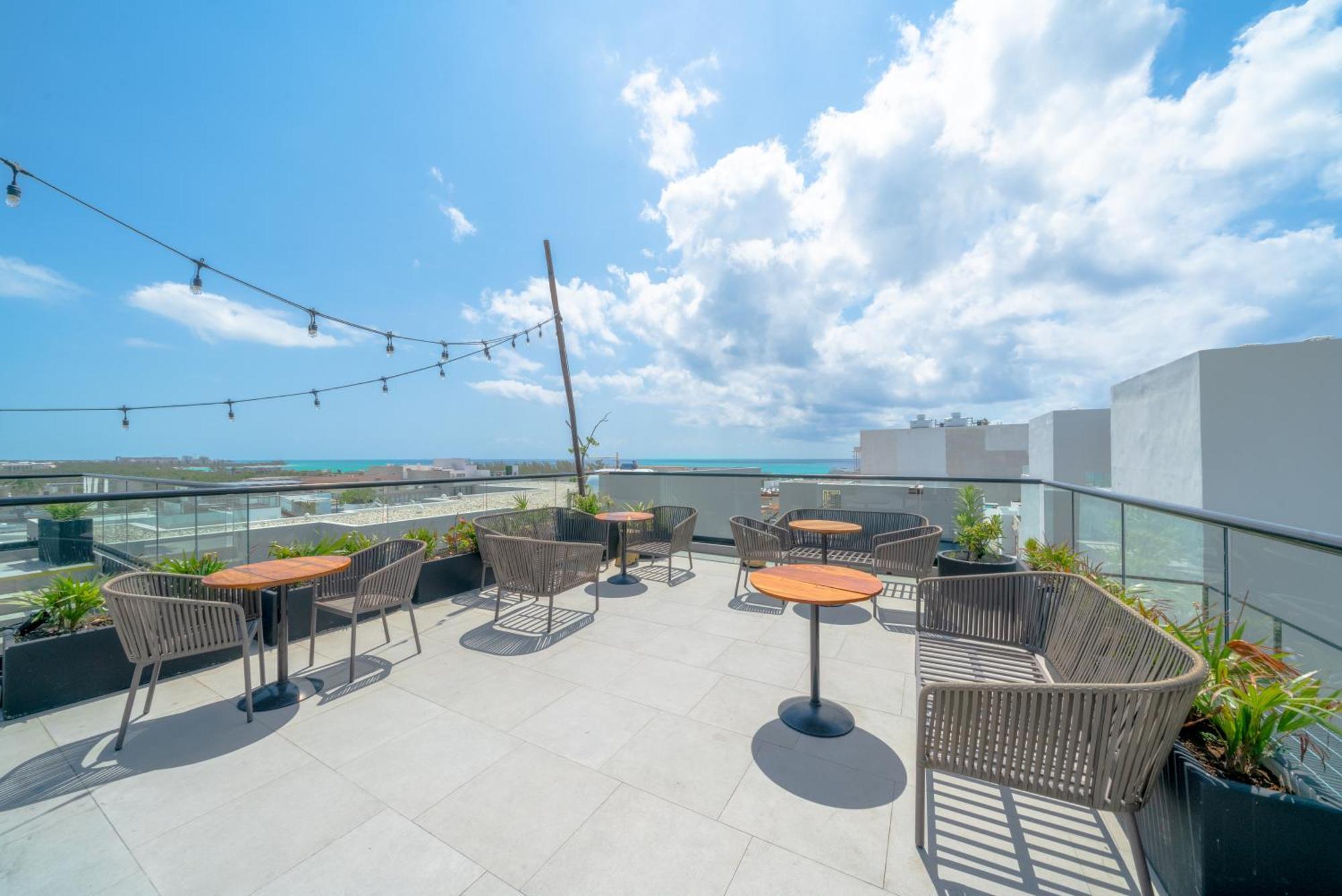 1 Bedroom With Rooftop Pool & Bar - At It Residences - Iris Apartment