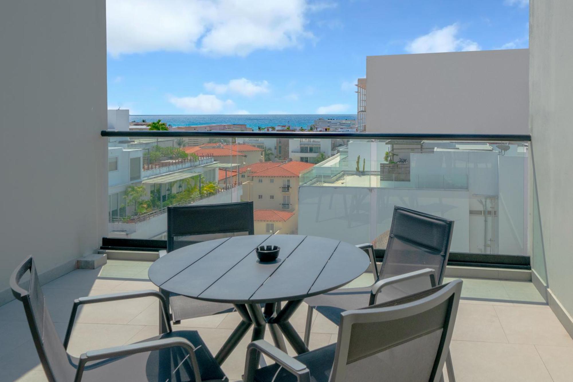 1 Bedroom With Rooftop Pool & Bar - At It Residences - Iris
