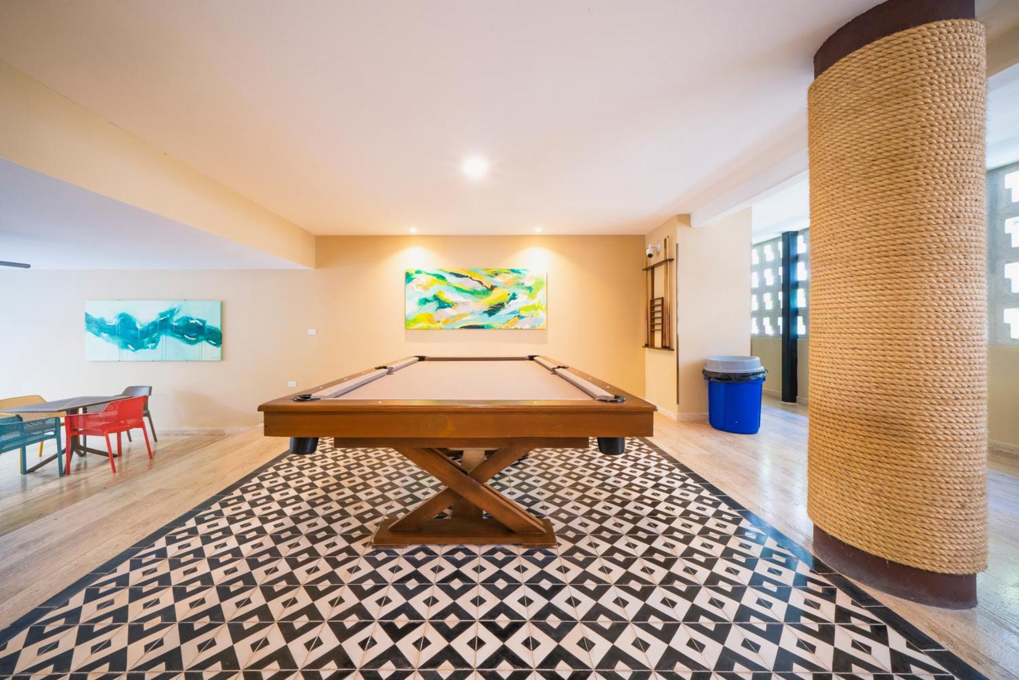 Luxury With Pool And Gym - Modern And - At Syrena Apartment