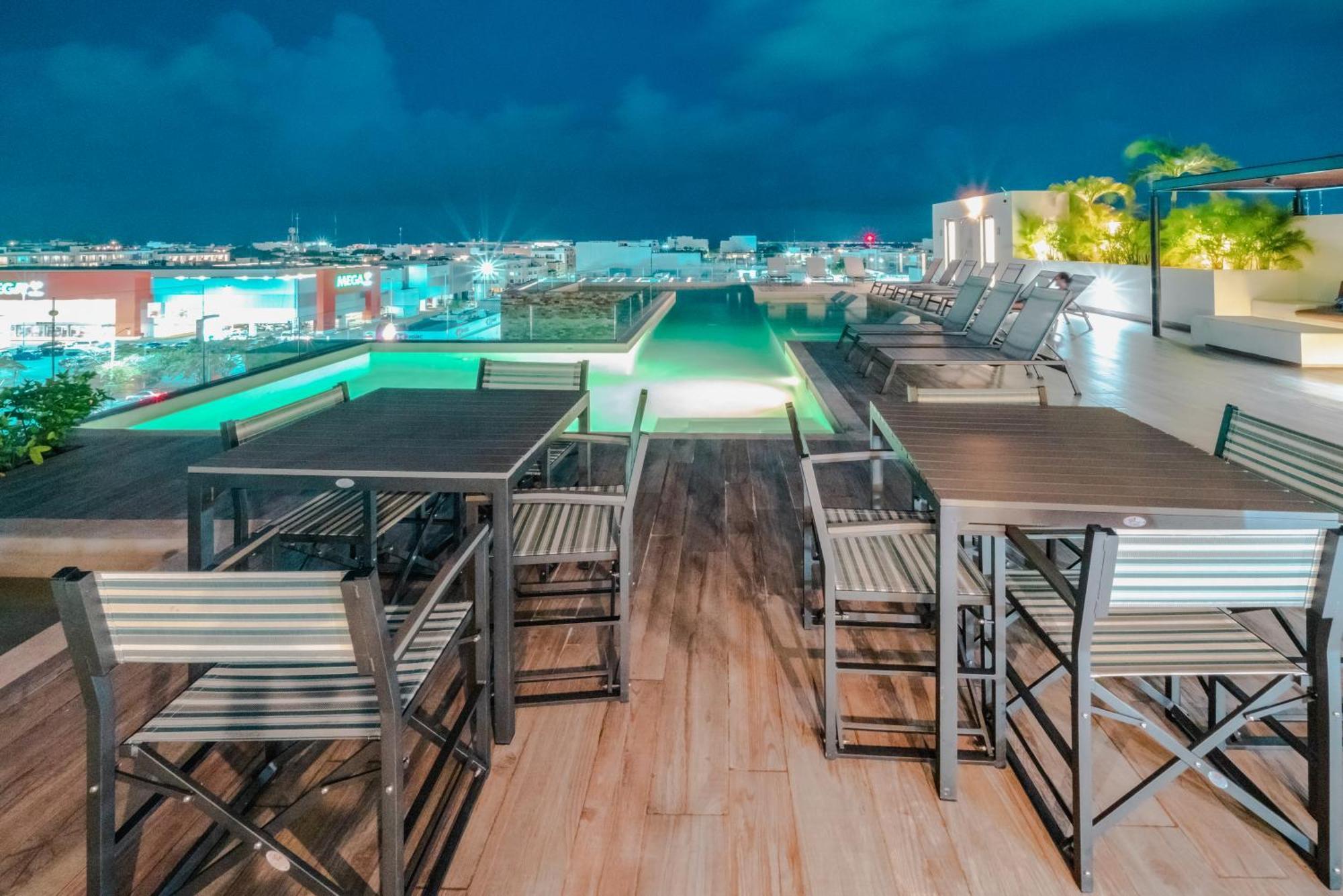 Veranda 210 - Downtown, - At Veranto With Rooftop Pool Playa del Carmen